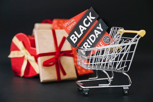 Composición para black friday con cajas de regalos