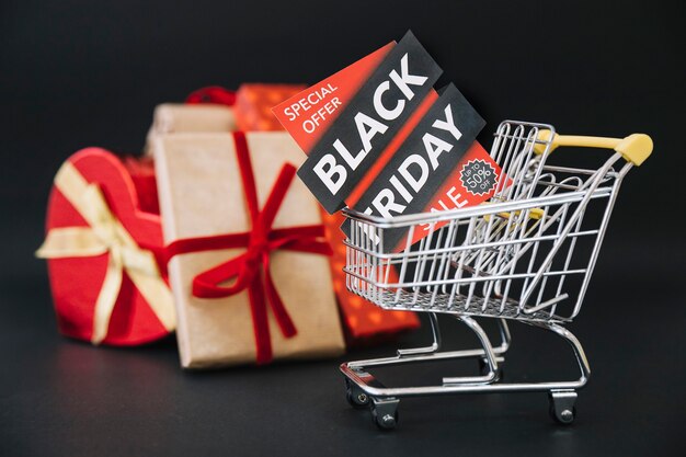 Composición para black friday con cajas de regalos