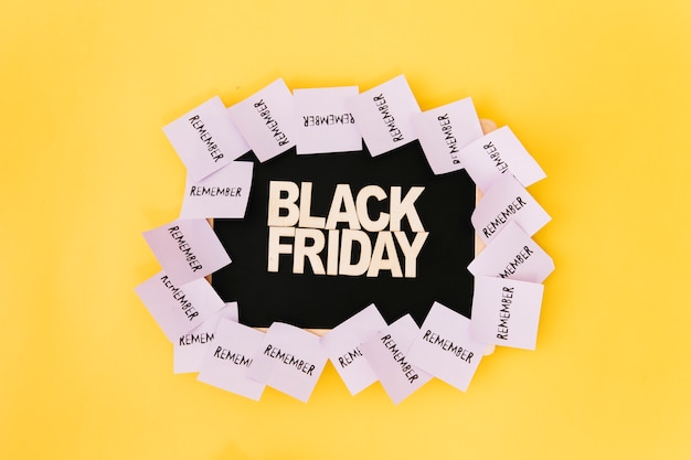 Foto gratuita composición de black friday con post its