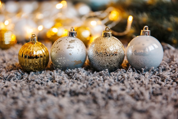 Foto gratuita composición de bolas de navidad