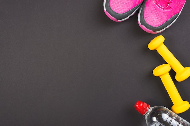 Composición colorida de deporte con elementos de gimnasio