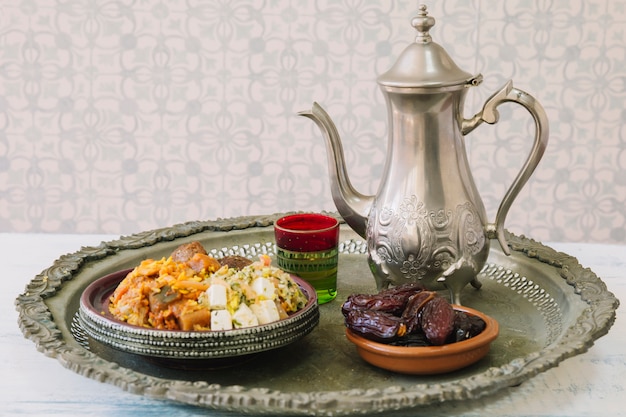 Foto gratuita composición de comida araba para ramadán