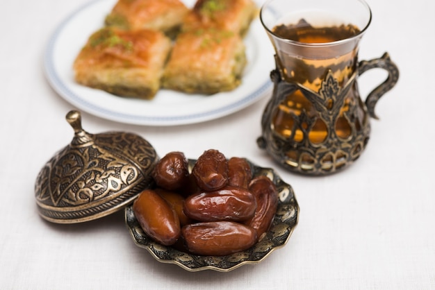 Composición de comida para ramadan