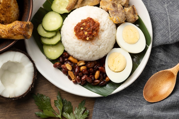 Composición de la comida tradicional nasi lemak