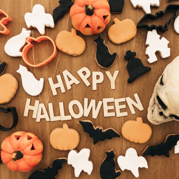 Composición creativa de halloween con galletas