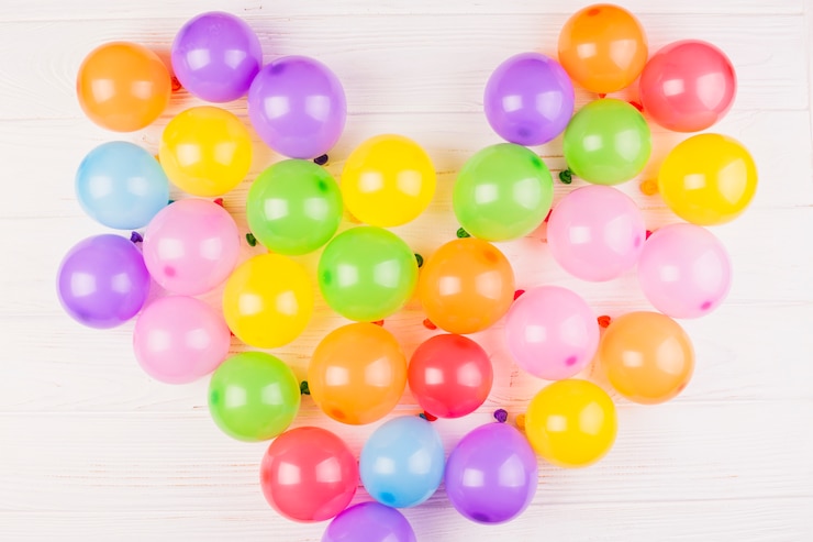 Foto gratuito composición de cumpleaños plana con globos