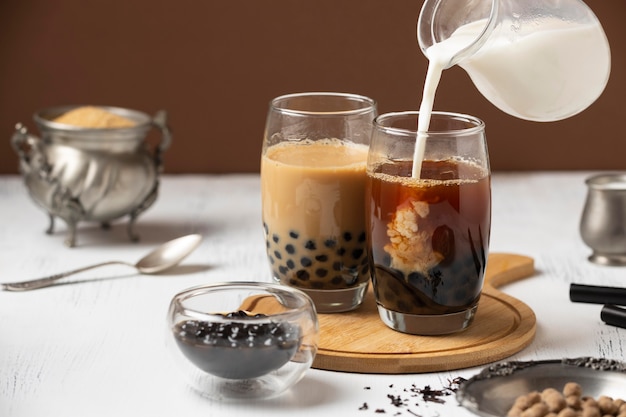 Composición con deliciosa bebida de té tailandés.