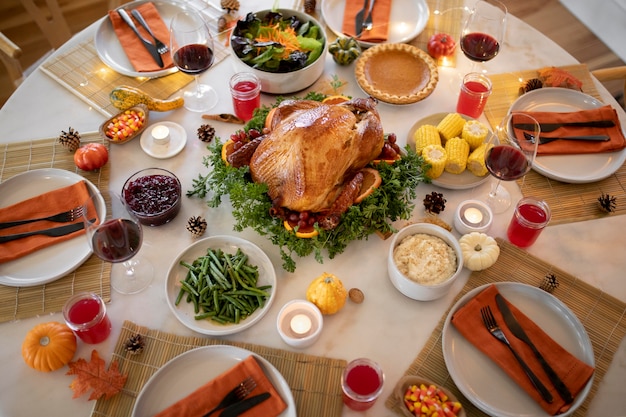 Foto gratuita composición de la deliciosa cena del día de acción de gracias.