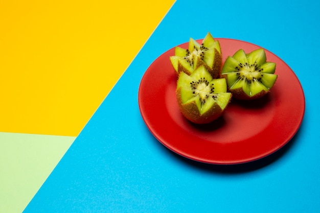 Foto gratuita composición de deliciosos kiwis exóticos