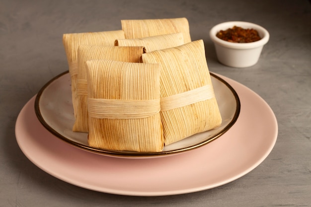 Composición de deliciosos tamales tradicionales