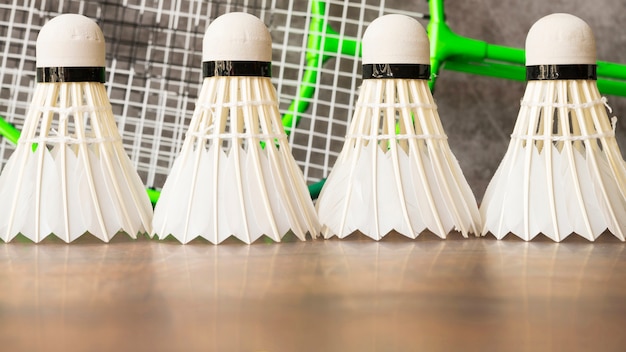 Composición de deporte con elementos de badminton