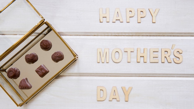 Foto gratuita composición para el día de la madre con chocolate