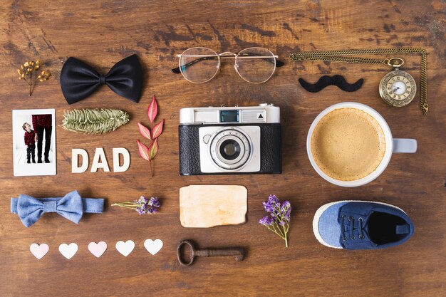 Foto gratuita composición para el día del padre con accesorios