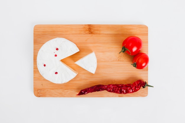 Foto gratuita composición de diferentes tipos de queso