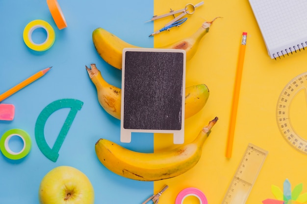 Composición de la escuela creativa con merienda