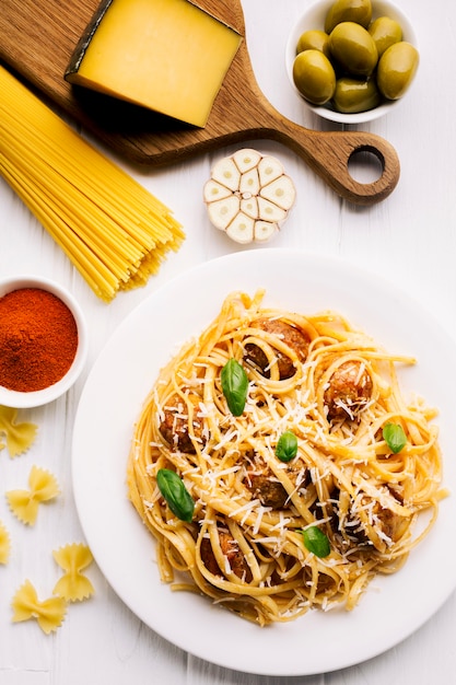 Composición flat lay de comida italiana