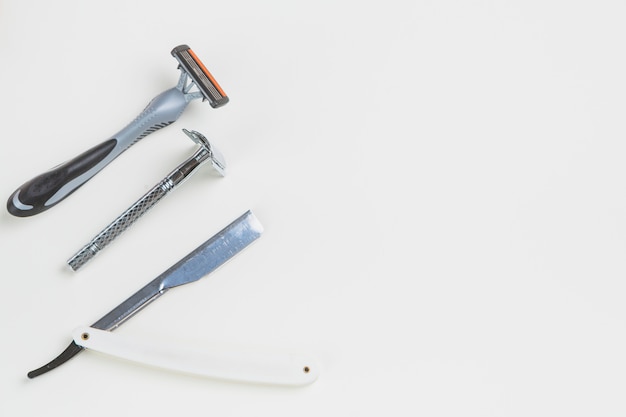Composición flat lay de objetos de afeitar