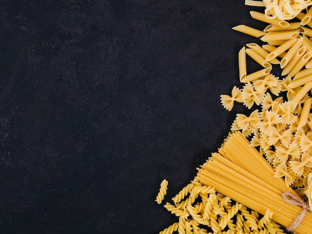 Composición flat lay de pasta con copyspace