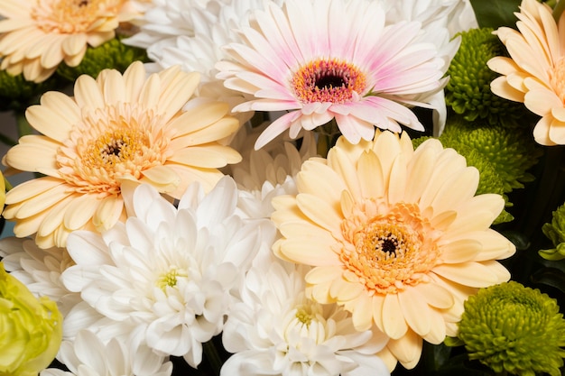 Foto gratuita composición de fondo de flores hermosas
