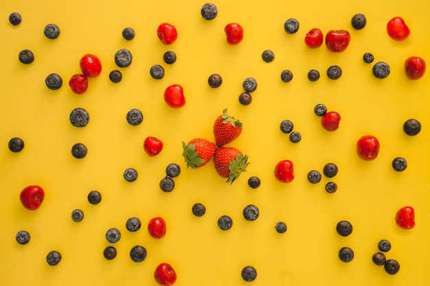 Foto gratuita composición de frutas