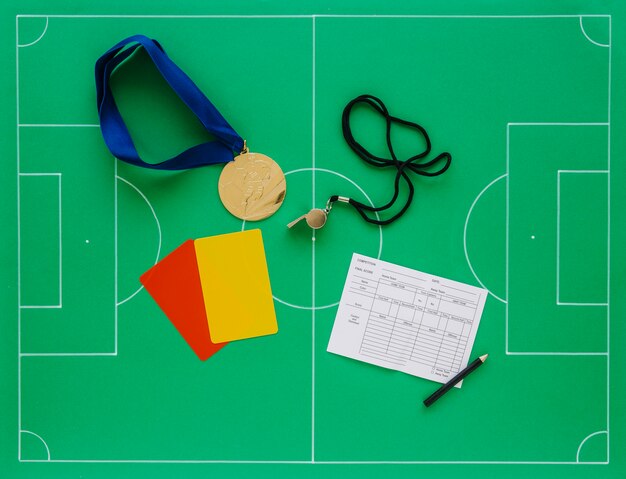 Composición de fútbol con concepto de árbitro