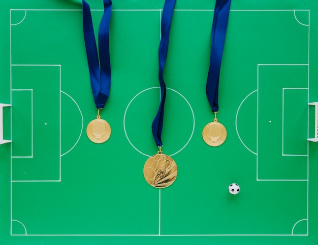 Composición de fútbol con medallas