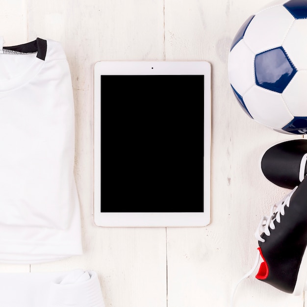Composición de fútbol con tablet