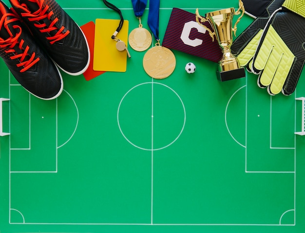Composición de fútbol con varios elementos