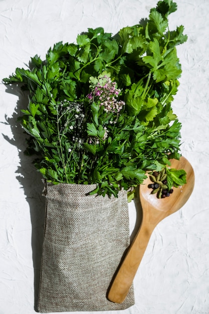 Composición moderna de cocina con ingredientes sanos