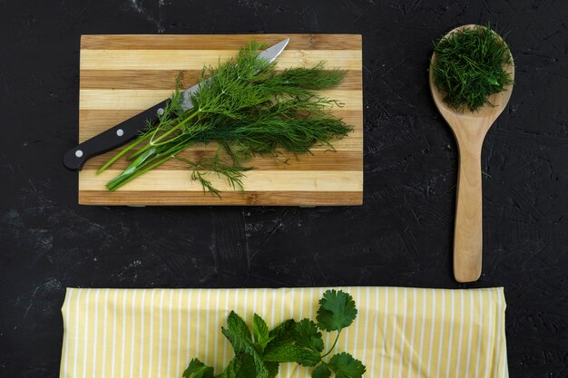 Foto gratuita composición moderna de cocina con ingredientes sanos