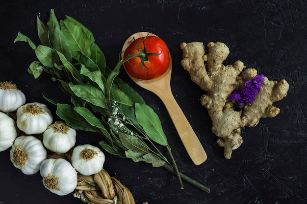 Foto gratuita composición moderna de cocina con ingredientes sanos