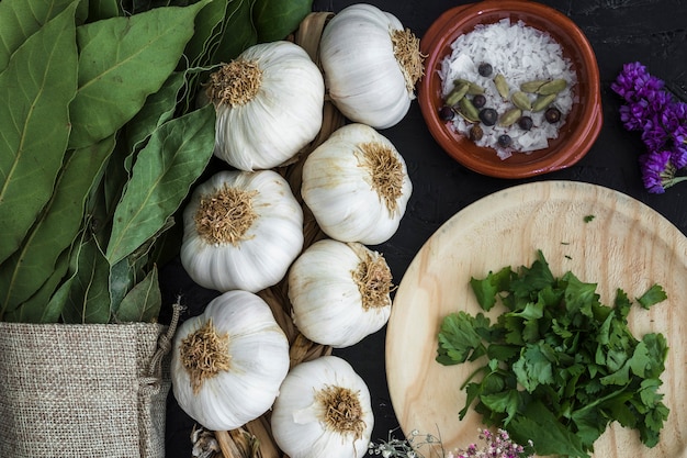 Composición moderna de cocina con ingredientes sanos