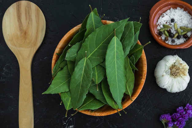 Composición moderna de cocina con ingredientes sanos