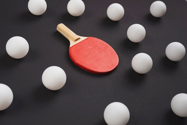 Composición moderna de equipamiento de ping pong