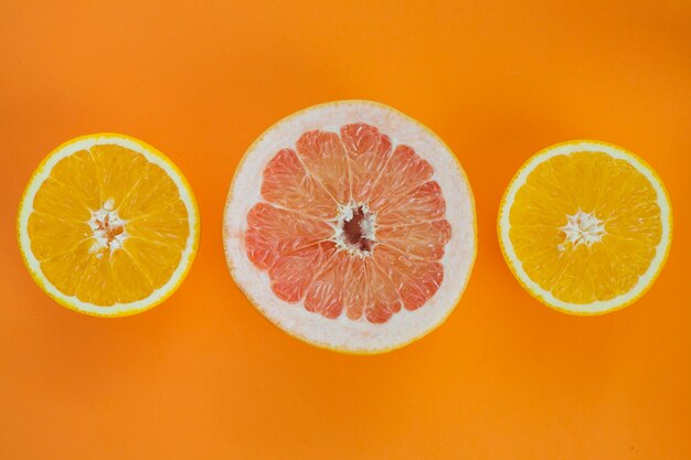 Composición naranja de frutas