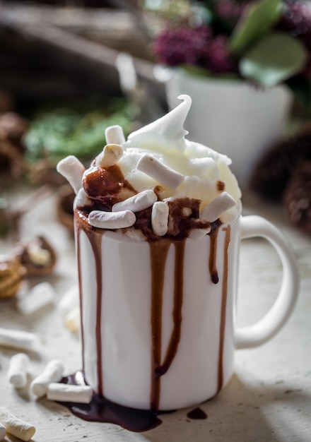 Foto gratuita composición navideña taza de cacao