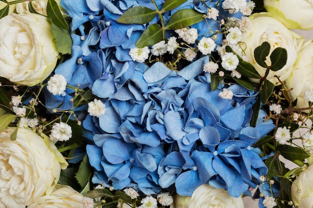 Foto gratuita composición de papel tapiz de flores hermosas