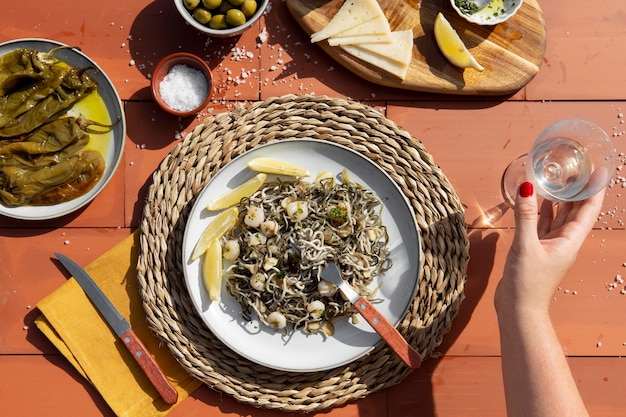 Foto gratuita composición del plato tradicional de gulas