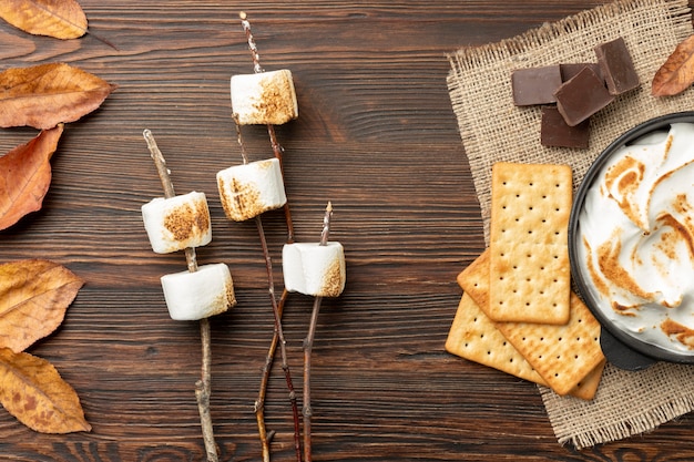 Composición de postre sabroso s'mores