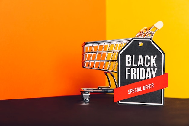 Composición de rebajas de black friday con carro