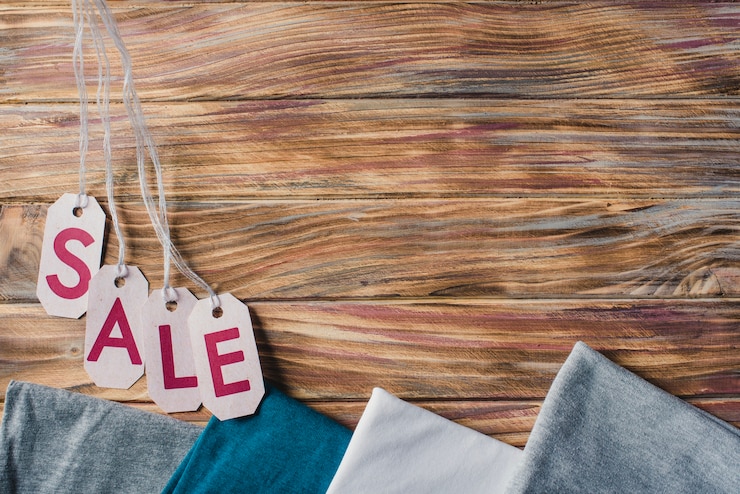 Foto gratuito composición de ropa y letras