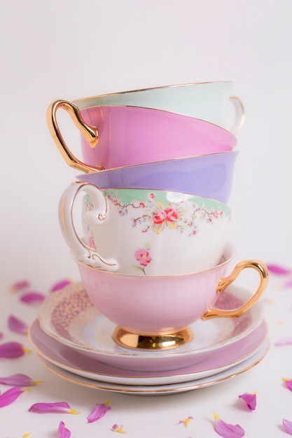 Composición sofisticada de elementos de la fiesta del té.