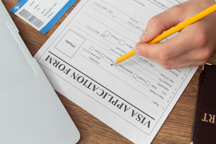 Foto gratuito composición de la solicitud de visa de vista superior