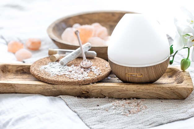 Composición de spa con humidificador y concepto de salud de sal marina