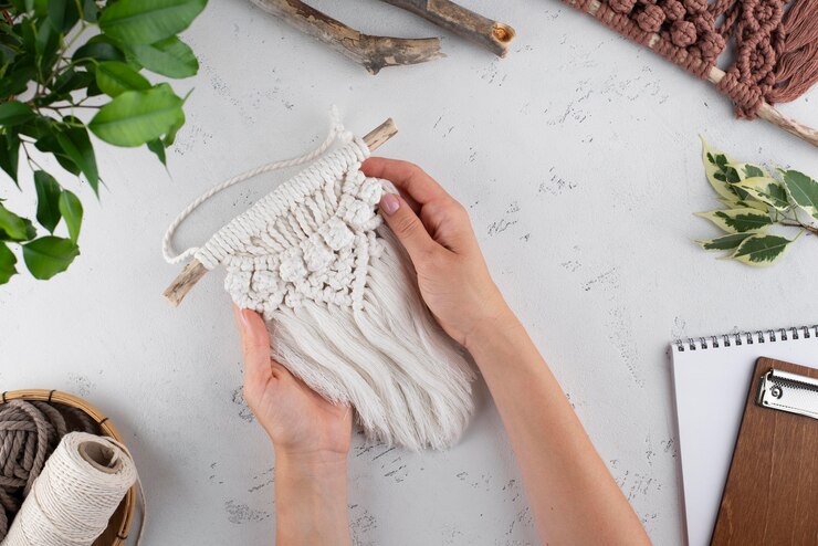 Foto gratuito composición tradicional de macramé en interiores