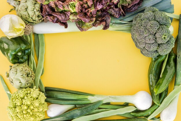 Composición de verduras frescas en cuadrado