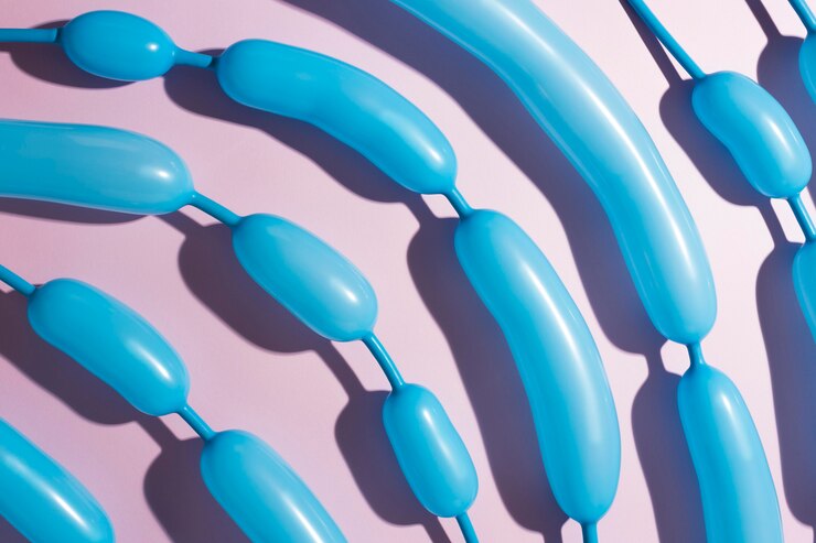 Foto gratuito composición de la vista superior de globos azules