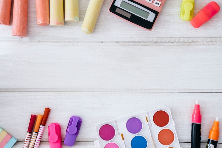 Foto gratuito composición de vuelta al cole con espacio