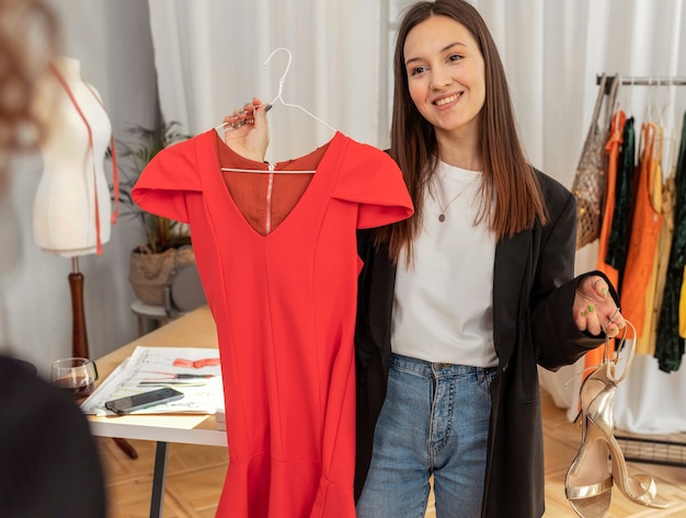 Foto gratuita compras femeninas en la tienda