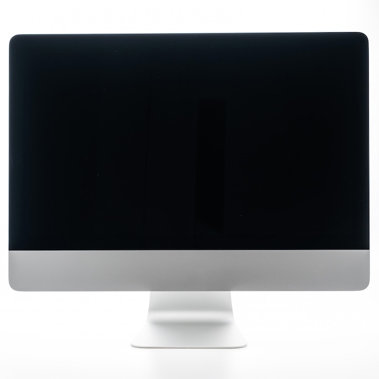 Foto gratuito computadora de escritorio en blanco